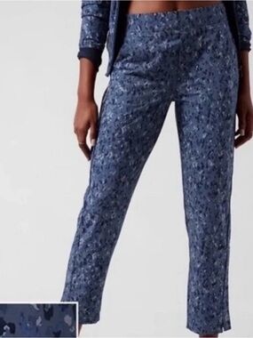 Athleta Chrome Blue Camo Captivate Brooklyn Ankle Travel Pant Size 6